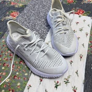 Avia Women's Light Gray Knit Sneakers